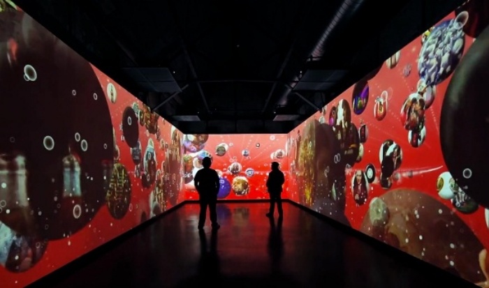 the immersive room inside the central container (example)